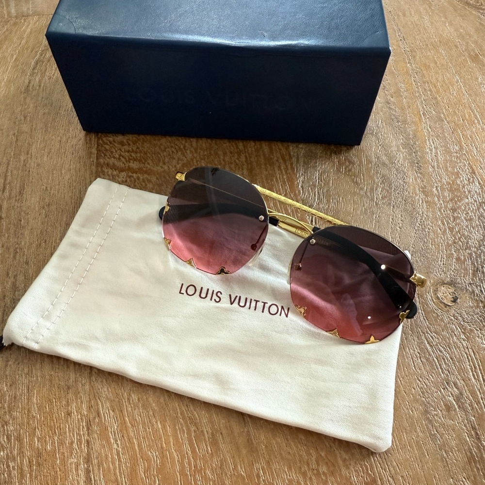 Louis Vuitton Sunglasses with Gold Frame and Pink Gradient Lenses